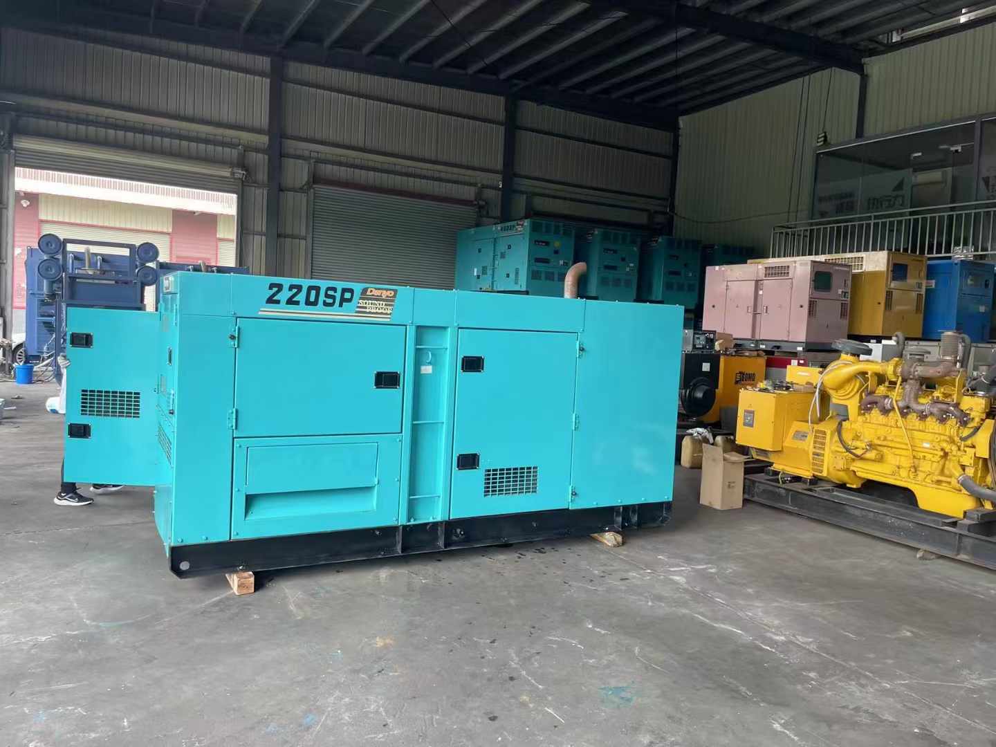 麻阳柴油发电机组长期不间断运行时，如何监控其温度和压力？