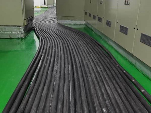 麻阳如何根据理论计算公式计算温度对特定电压测量结果的影响？