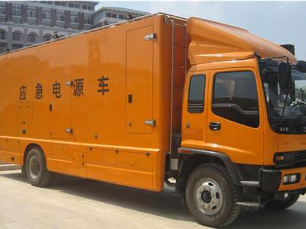 麻阳冬季柴油发电机启动前，如何检查燃油系统中的积水？